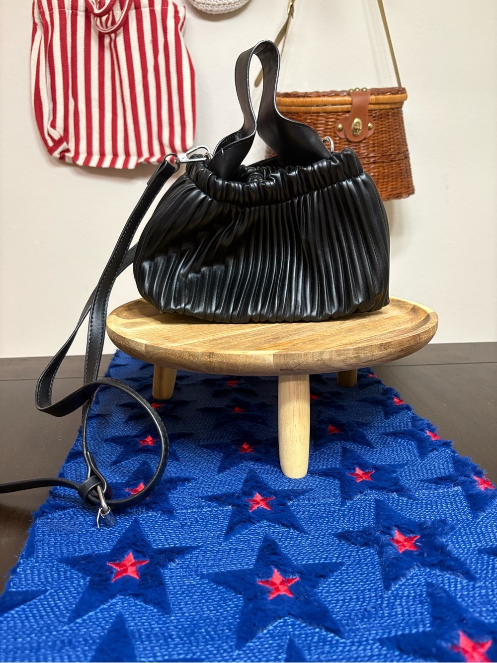 Black Pleated Crossbody Bag - Stylish Women’s Shoulder Bag